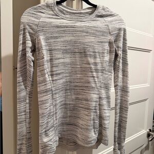 Lululemon Heathered Gray Long Sleeve Performance Top | Size 6